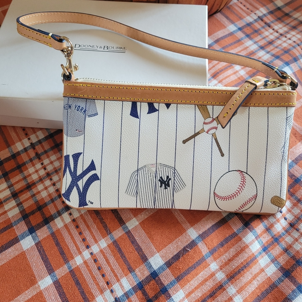 Dooney & Bourke New York Yankees Baseball Wristlet - Picture 3 of 4
